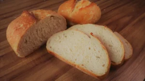 Pane fatto in casa con crosta croccante